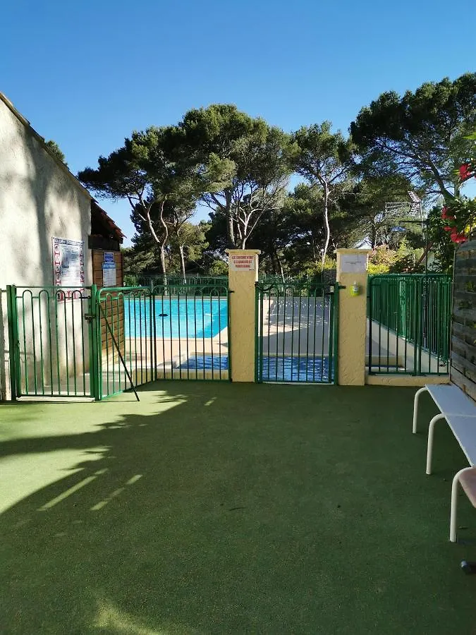 Camping Les Arbouses Mobil Home 6 A 8 Personnes Climatise Barbecue Terrasse Le Castellet  0*, Le Castellet (Var)